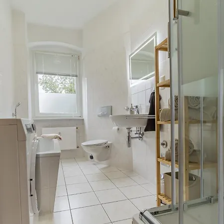 Froehlich Am Staatstheater, Zentrale Lage, Fuer Bis Zu 4 Personen, 46qm * קוטבוס